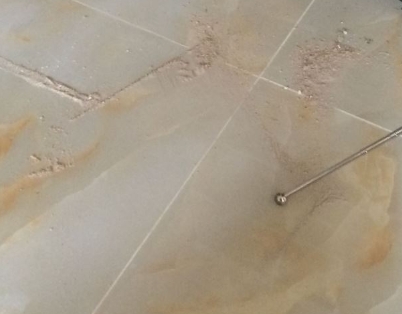 南安瓷砖空鼓维修公司分享粘合剂选择不当在瓷砖铺贴过程中可能导致以下问题