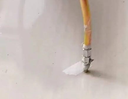 南安瓷砖空鼓维修公司专业解答在瓷砖铺贴过程中，如果使用的砂料过粗（如全部使用了粗砂），可能会导致以下问题