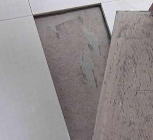 南安瓷砖空鼓维修公司分享瓷砖铺贴时如果打浆（即涂抹在瓷砖背面和基层上的砂浆或瓷砖胶）过少，会带来以下问题